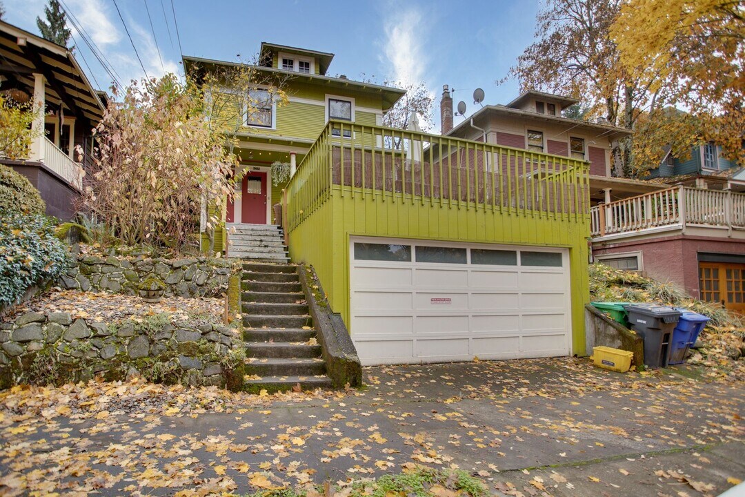 2422-2424-2424 SE Yamhill St in Portland, OR - Building Photo