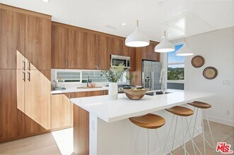 853 Hyperion Ave in Los Angeles, CA - Building Photo - Building Photo