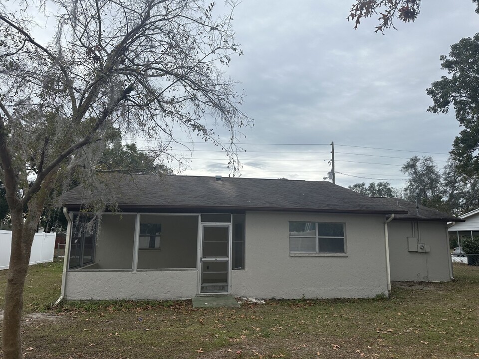 3475 Hartley Rd in Spring Hill, FL - Building Photo