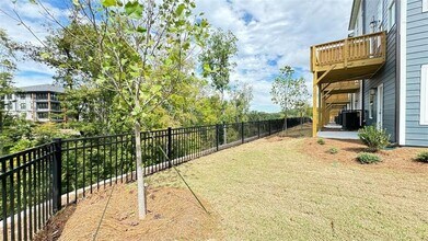 1479 Creekside Cir NW in Atlanta, GA - Foto de edificio - Building Photo