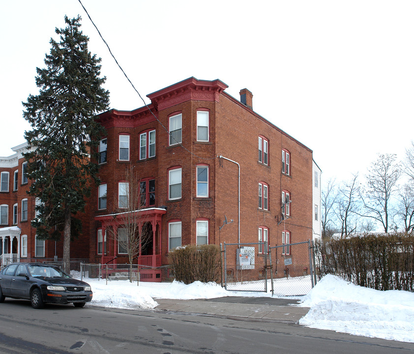 49 Benton St in Hartford, CT - Building Photo