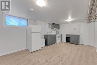 42 Bexhill Ave in Toronto, ON - Building Photo - Building Photo