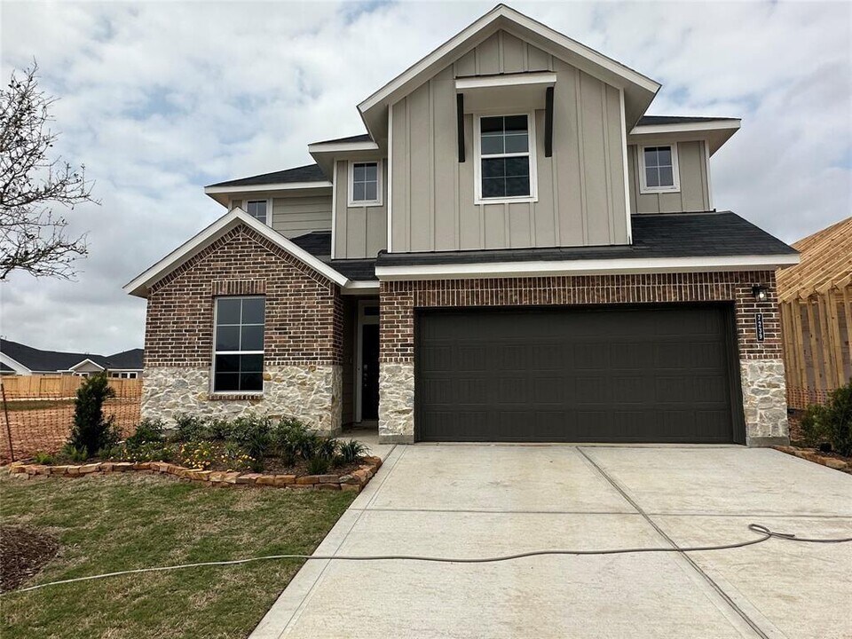 7239 Grand Mason Dr in Cypress, TX - Foto de edificio