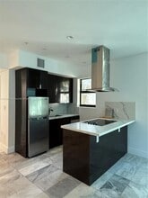 1560 Drexel Ave in Miami Beach, FL - Foto de edificio - Building Photo