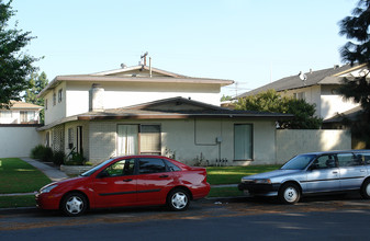 625 W Provential Dr in Anaheim, CA - Building Photo - Building Photo