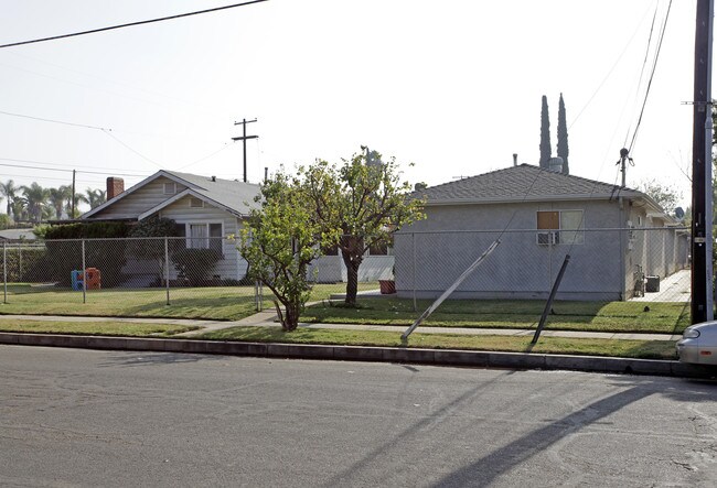 205-207 W Eleventh St in Escondido, CA - Building Photo - Building Photo