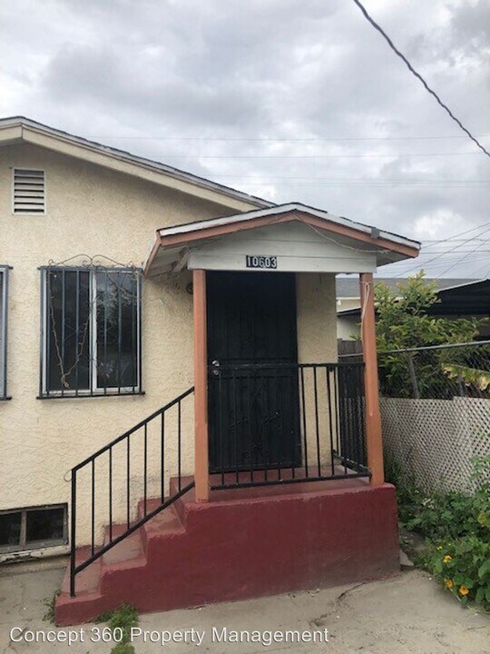 10603 Lou Dillon Ave in Los Angeles, CA - Foto de edificio