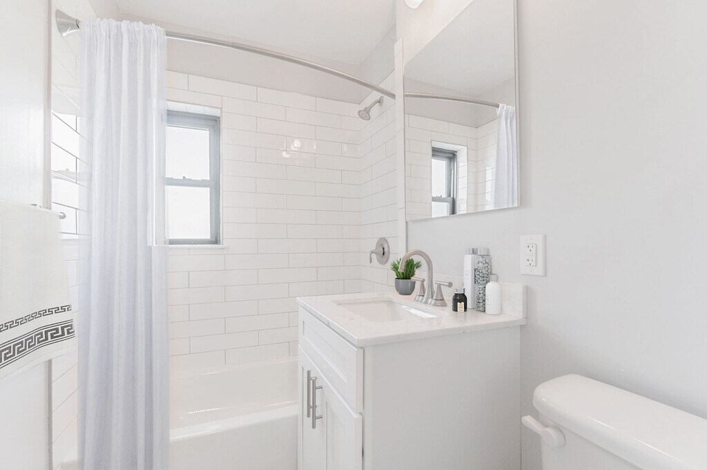 Eagle Rock Apartments at Hicksville & Jericho in Hicksville, NY