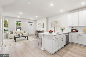 808 Graphite Dr in Phoenixville, PA - Building Photo - Building Photo