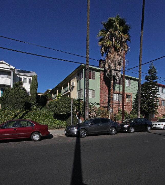 Finley Arms in Los Angeles, CA - Building Photo