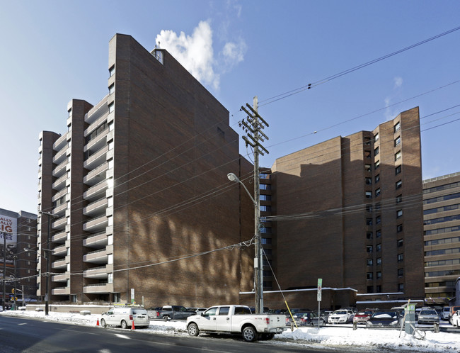 Park Square in Ottawa, ON - Building Photo - Building Photo