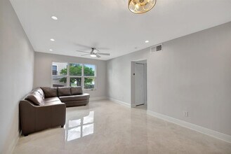 2400 NE 33rd Ave in Fort Lauderdale, FL - Building Photo - Building Photo