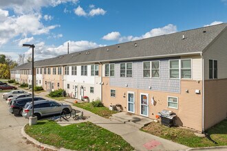 Forest & Fields in Des Moines, IA - Building Photo - Building Photo
