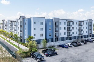 Pinnacle at Tropical Pointe in Homestead, FL - Building Photo