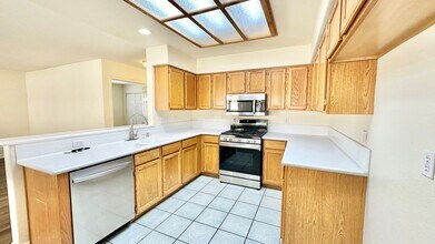 453 Debra Ann Dr in Fallbrook, CA - Building Photo - Building Photo
