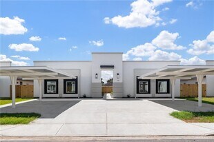 12 Sugar Gdn Dr in Pharr, TX - Building Photo