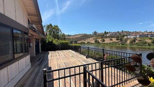 1610 Via La Plaza in San Marcos, CA - Building Photo - Building Photo