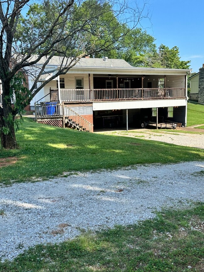 1102 Hermitage Dr in Florence, AL - Building Photo - Building Photo