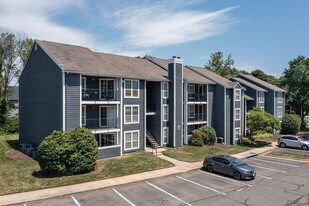 Amberton Apartments in Manassas, VA - Building Photo