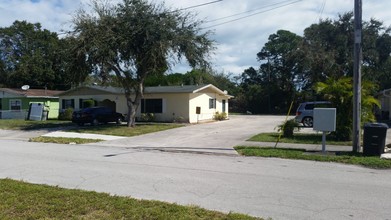 210 N 28th St in Fort Pierce, FL - Building Photo - Building Photo