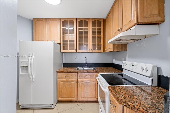 18638 NE 18th Ave in Miami, FL - Building Photo - Building Photo