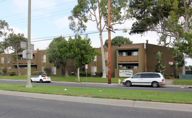 Carson Apartments in Carson, CA - Foto de edificio - Building Photo