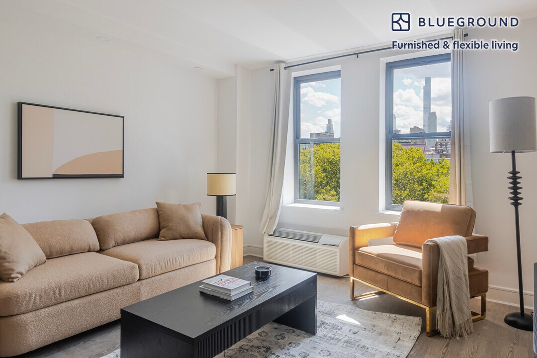 45 W 81st St in New York, NY - Building Photo