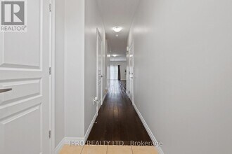 30 Robert Peel Rd in Kitchener, ON - Building Photo - Building Photo