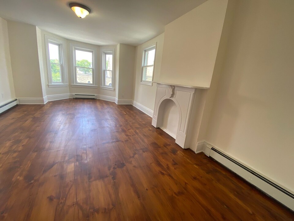 115 South St in Newburgh, NY - Building Photo