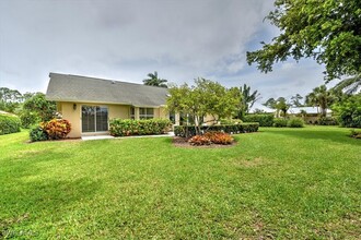 2252 Royal Ln in Naples, FL - Building Photo - Building Photo