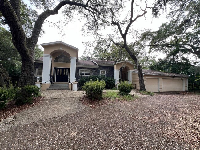 property at 902 Whisperwood Ln S