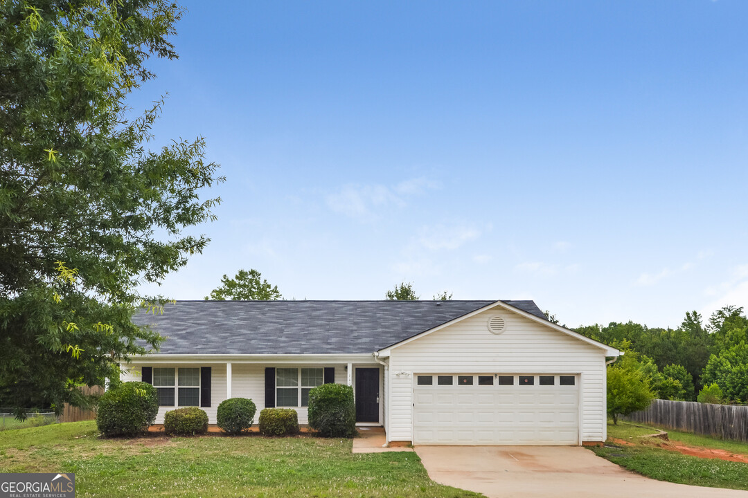 140 Bramble Bush Trail in Covington, GA - Building Photo