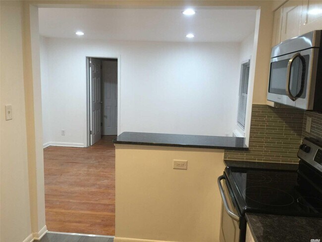 33 Sherman Ave in Bethpage, NY - Building Photo - Building Photo