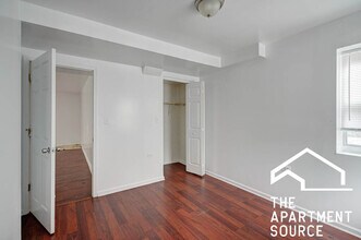 2534 W Fitch Ave, Unit G in Chicago, IL - Foto de edificio - Building Photo