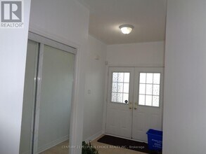 249 Comiskey Crescent in Mississauga, ON - Building Photo - Building Photo