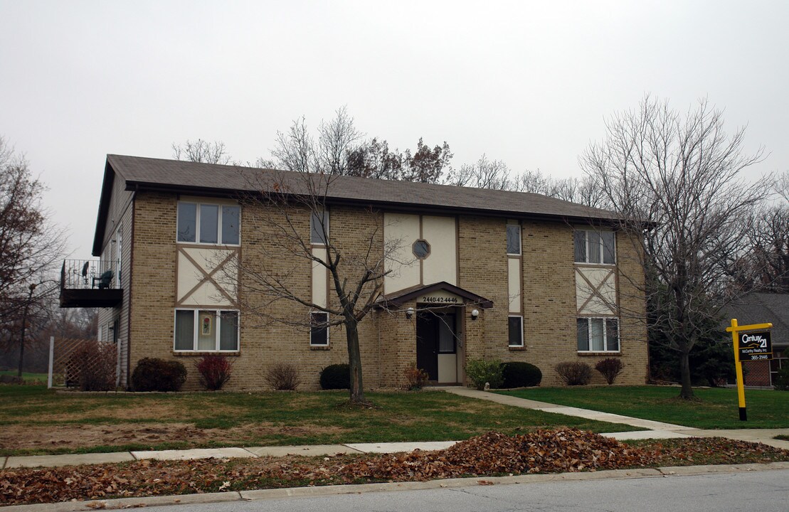 2440-2446 Harvest Dr in Crown Point, IN - Building Photo