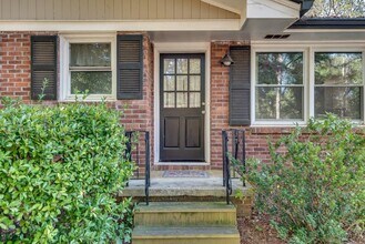 3201 Valaire Dr in Decatur, GA - Building Photo - Building Photo