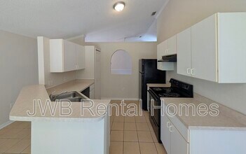 8227 Oak Crossing Dr W in Jacksonville, FL - Building Photo - Building Photo