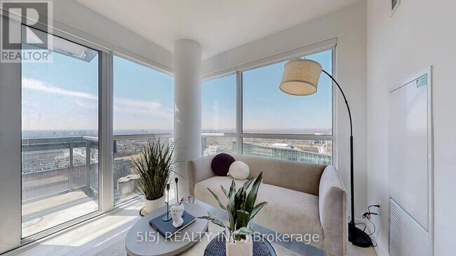 39-3739 Roehampton Ave