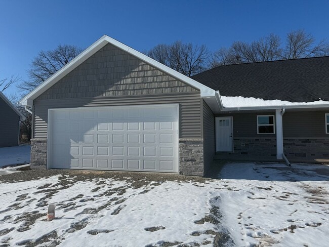 8397 St Norbert Dr in Neenah, WI - Building Photo - Building Photo