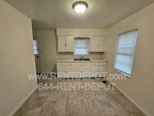 1528 SE Riverside Dr in Evansville, IN - Building Photo - Building Photo