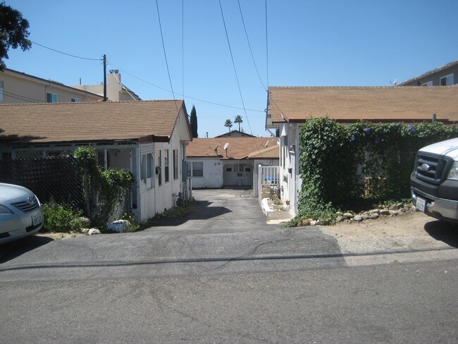 10127 Pinewood Ave in Tujunga, CA - Building Photo - Building Photo