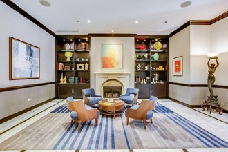 316 W Erie St, Unit 807 in Chicago, IL - Building Photo - Building Photo