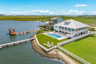 9680 Airway Ln in Galveston, TX - Building Photo