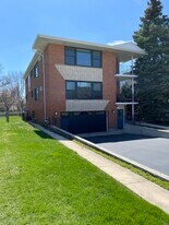 21 Burlington Ave, Unit 1 in Western Springs, IL - Building Photo