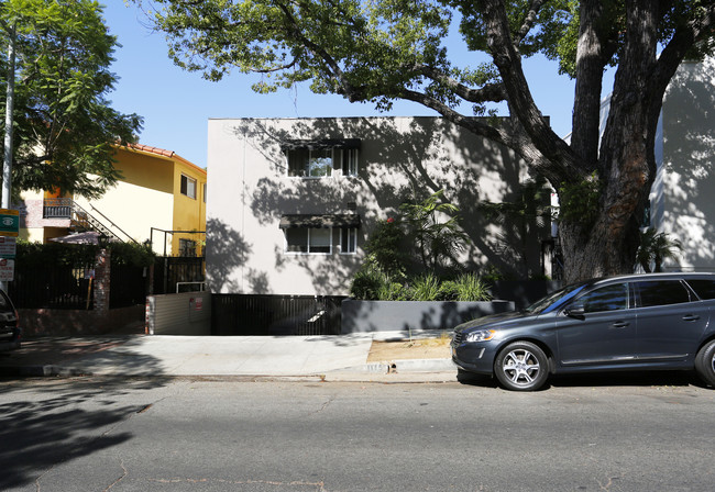 1115 N Flores St in West Hollywood, CA - Foto de edificio - Building Photo