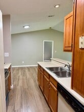 7631 Montgomery Rd in Cincinnati, OH - Building Photo - Building Photo