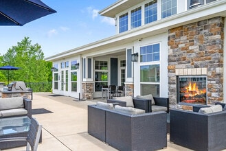 Drexel Ridge Apartments in Oak Creek, WI - Foto de edificio - Building Photo