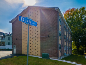 21 Davis Avenue in Bridgeport, CT - Foto de edificio - Building Photo