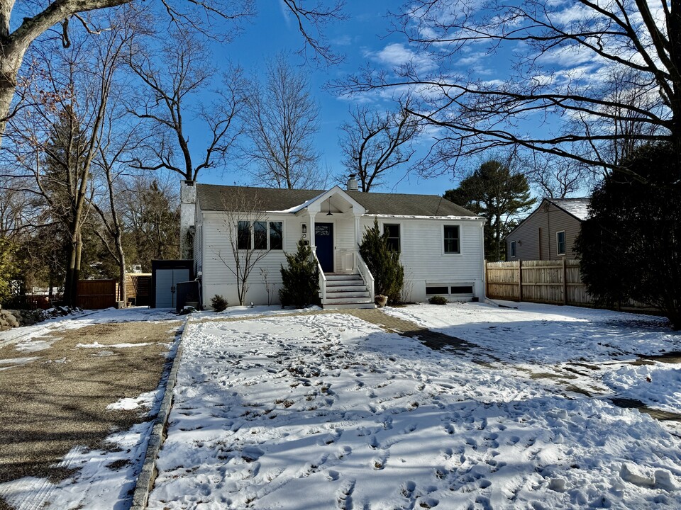 23 Sleepyhollow Dr in Norwalk, CT - Building Photo